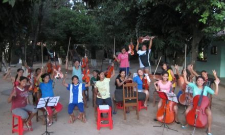 Participa en el proyecto de recogida de materiales musicales para el Hogar María Jacinta de Bolivia