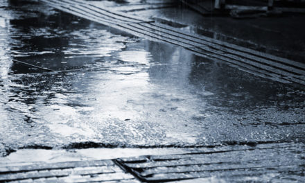 Chove en Santiago  |  Luar Na Lubre