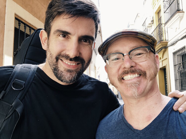 Casey Driessen con Javi García