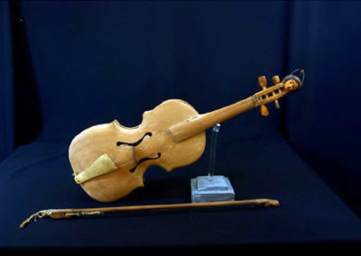 Violines populares argentinos. Instituto Nacional de Musicología "Carlos Vega" (Argentina). [Fotos: http://conar.senip.gob.ar/].