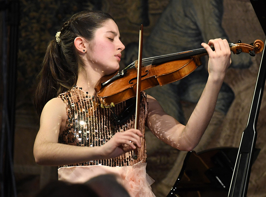 María Dueñas almohadilla